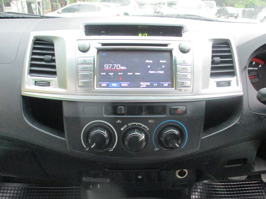 2013 – VIGO 2WD 2.5G AT SMART CAB SILVER – 9256 full