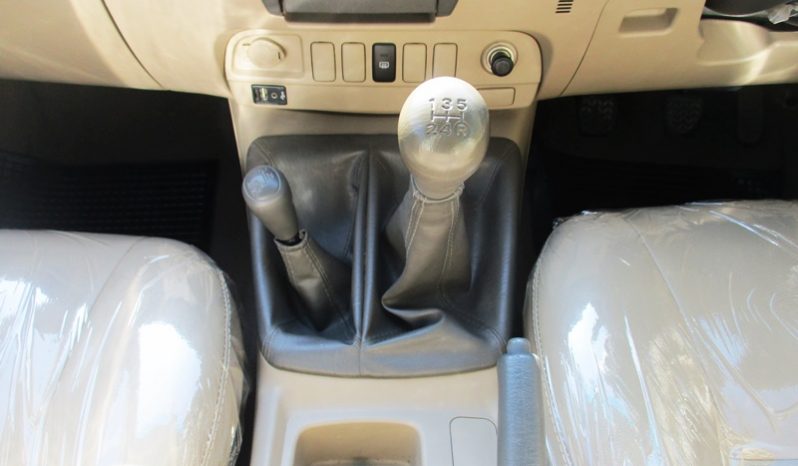 2013 – VIGO 4WD 2.5E MT SMART CAB WHITE – 8447 full
