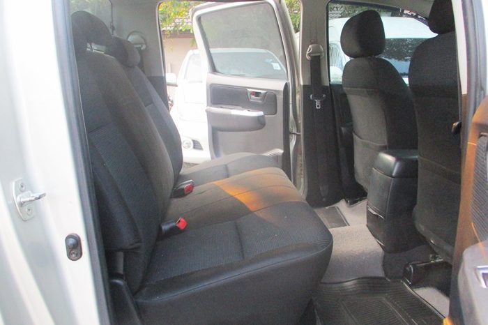 2014 – VIGO 4WD 2.5E MT DOUBLE CAB SILVER – 4235 full