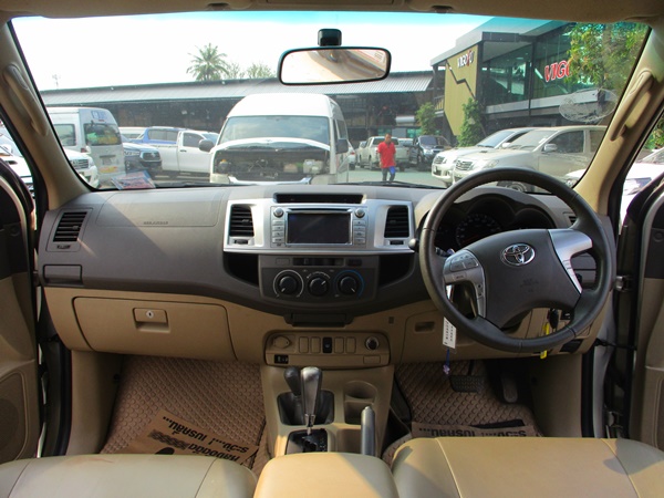 2012 – VIGO 4WD 3.0G AT DOUBLE CAB SILVER – 6956 full